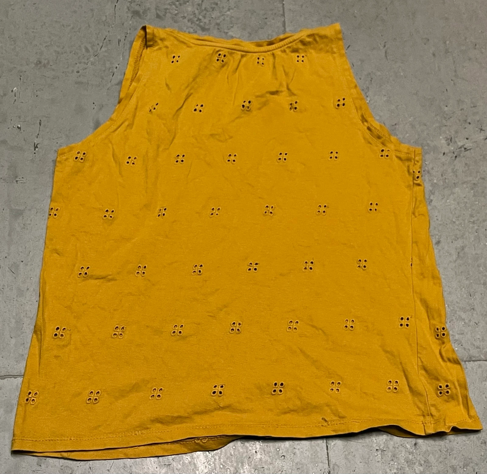 Camiseta naranja con calados  – photo 2